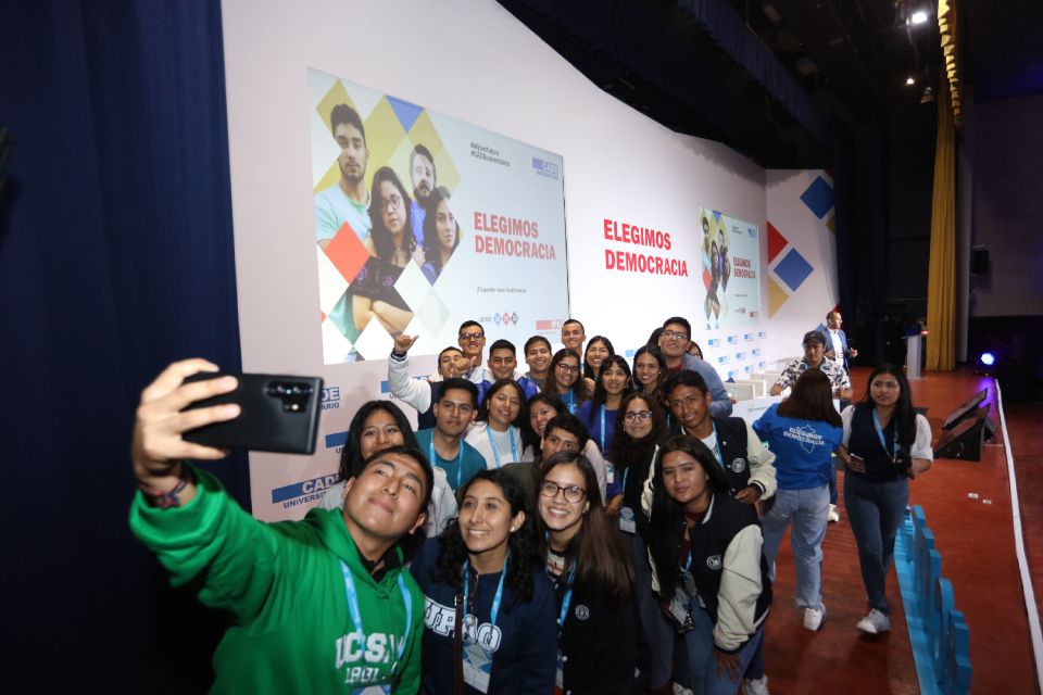 #CADEuniversitario: Desafíos para inspirar a los jóvenes a comprometerse con el país