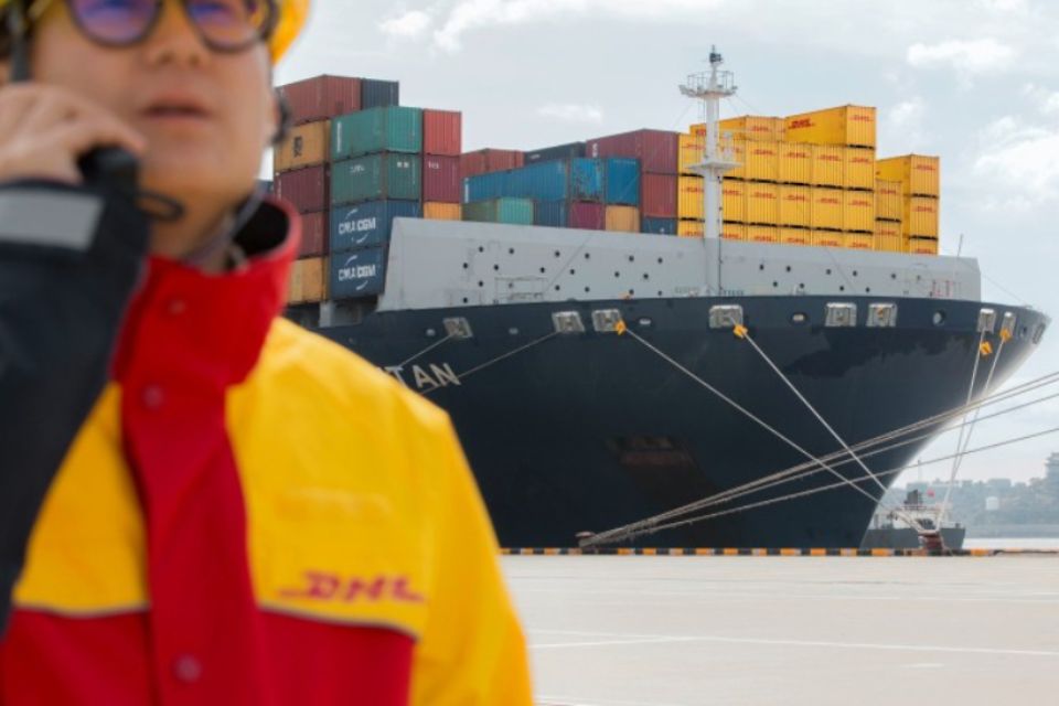 DHL realiza traslados de carga